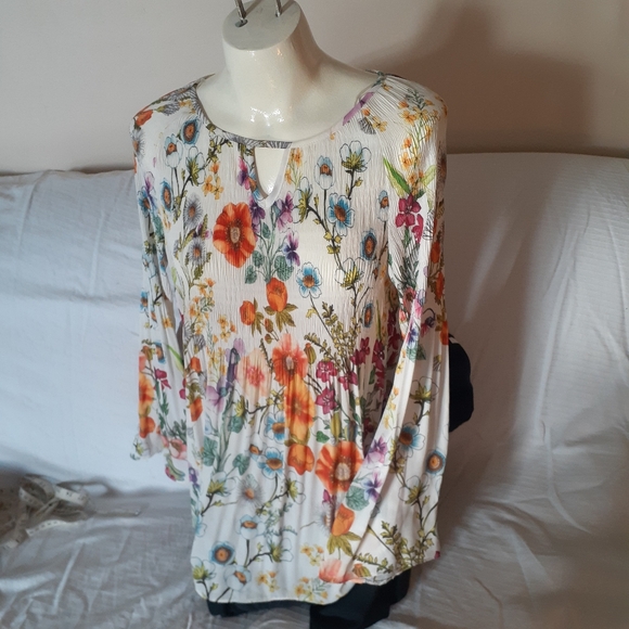 Charlie B New Beautiful Flowy Flower Blouse Tunic - Picture 11 of 16